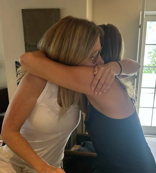 Jennifer Aniston Nude Pink Mani